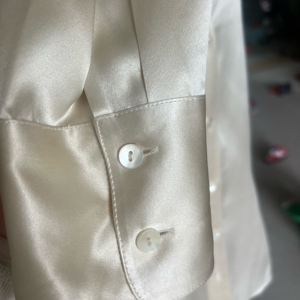 Tesori Cream 100% Silk Button Down Shirt - Picture 4 of 7